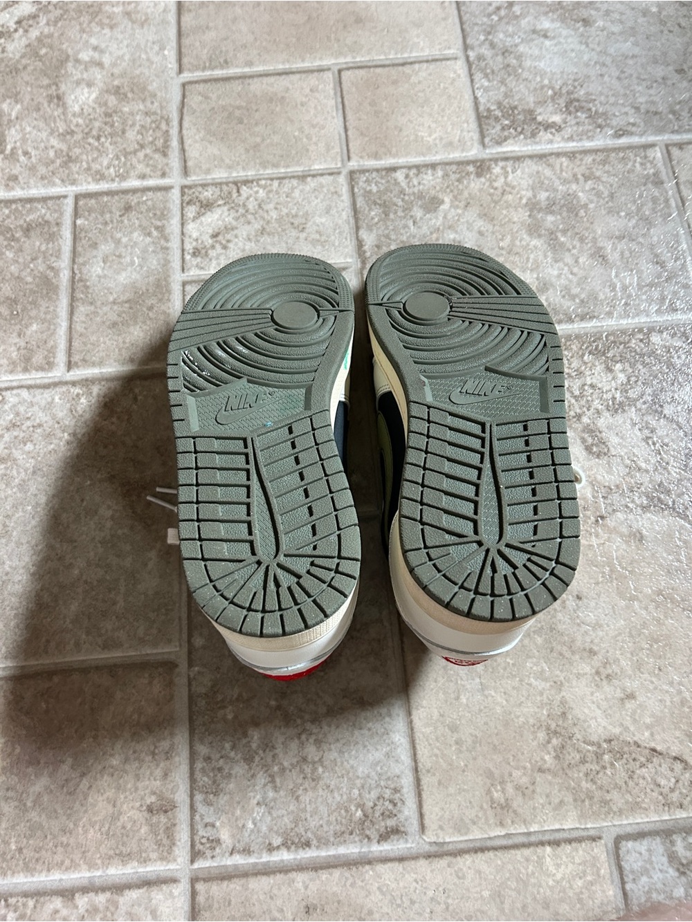 Nike Travis Scott aj1 olives